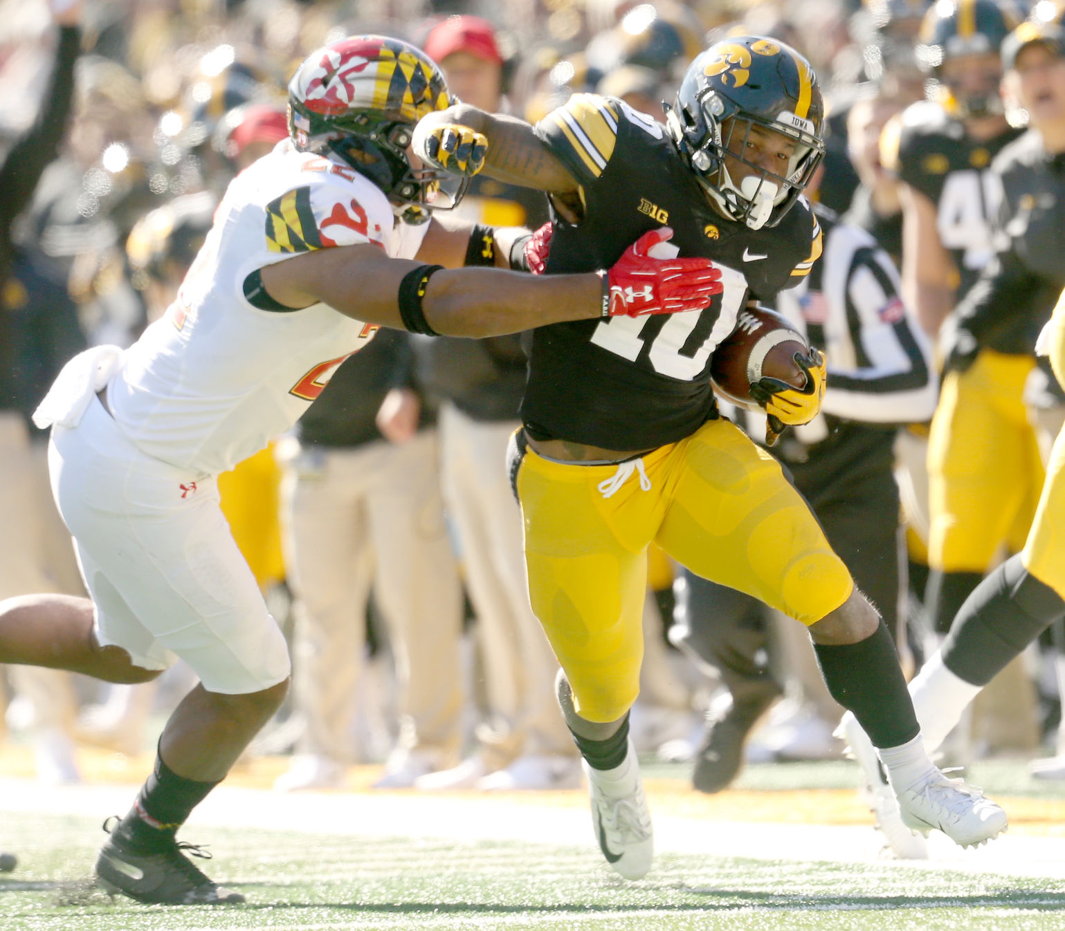 102018-Iowa-Maryland FB-027